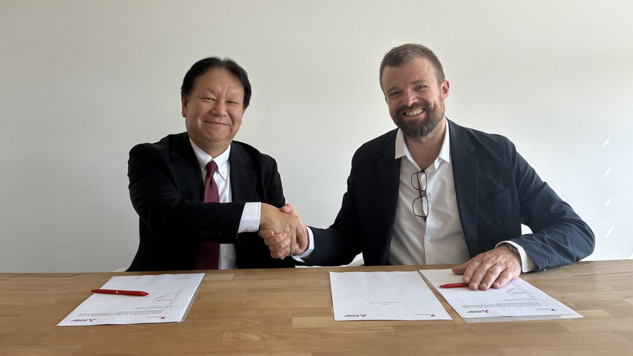 Masahiko Arai, Executive Officer and Group President, Defense & Space Systems, Mitsubishi Electric, and Dr. Emile de Rijk, Chief Executive Officer, SWISSto12